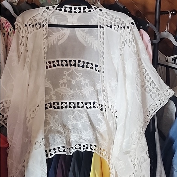 🆕 Torrid Tonal Embroidered Ruana - Picture 7 of 7